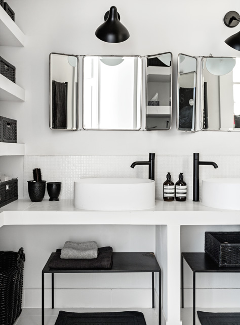 Czarno biała łazienka w stylu nowoczesnym