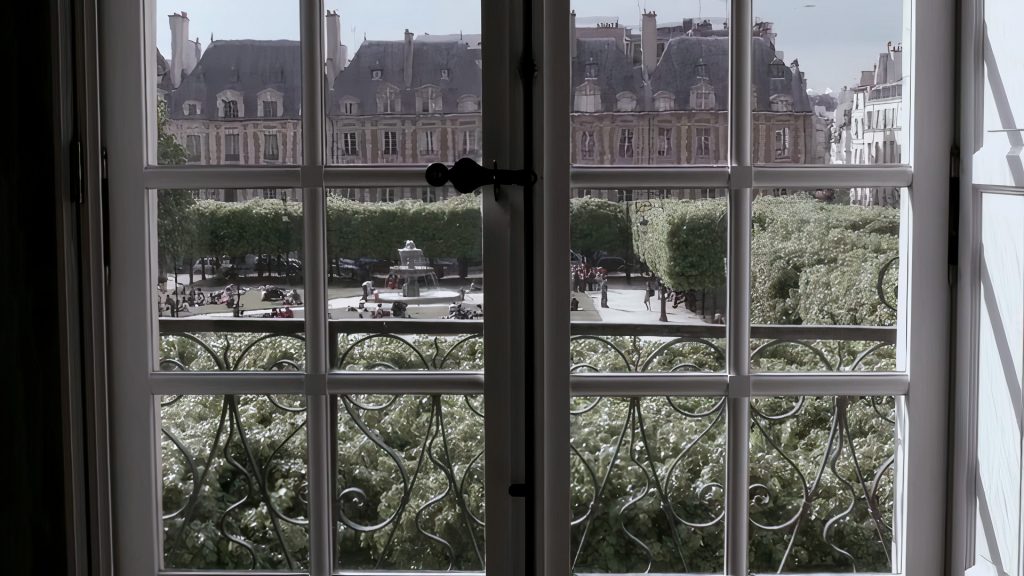 Widok z okna w Paryżu na plac