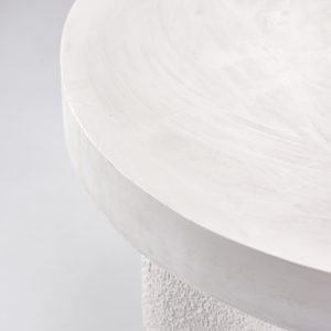 Biały stolik kawowy na trzech nogach ø60cm