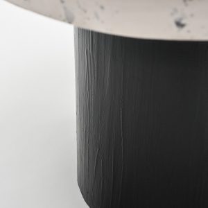 Czarna noga stolika kawowego ręcznie robionego walec