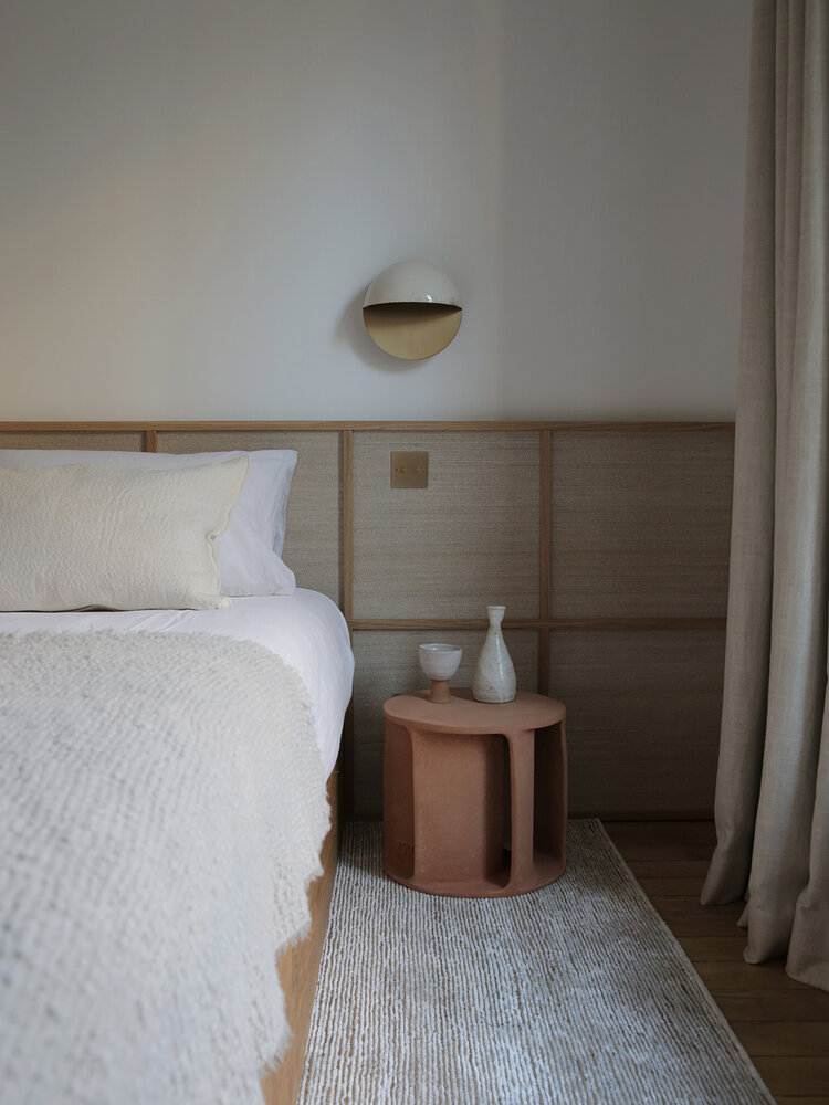 Rattanowo-drewniane wezgłowie łóżka